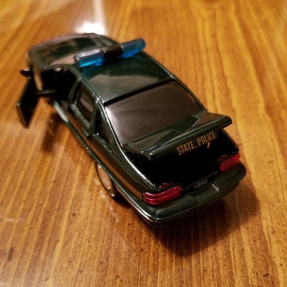 Vermont State Police Road Champs die cast police car 1:43 scale - Picture 8 of 9